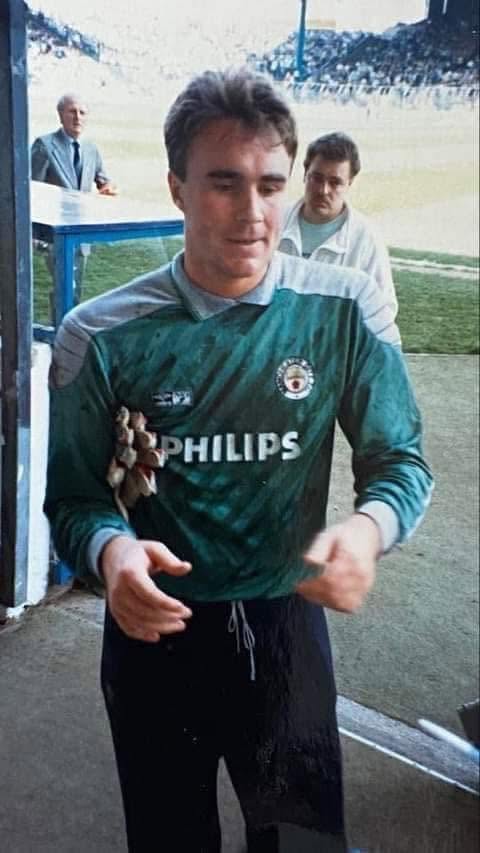 Eric Nixon 1986/87 First Division Match-Worn Shirt - Image 4